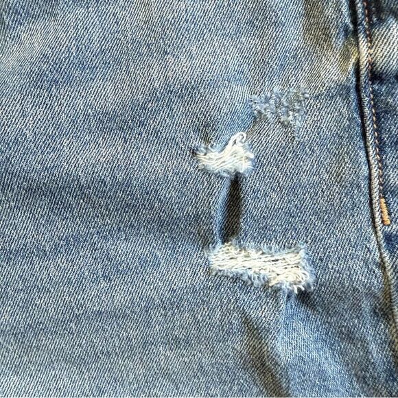 Old Navy size 16 High Rise Button Fly Denim Women's Shorts distressed raw hem - Picture 4 of 12